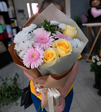 Букет цветов из:  Герберы, Розы и Хризантемы в Гору-Подол