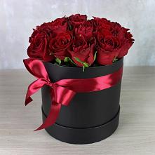 Цветочная композиция из Розы в шляпной коробке в Гору-Подол